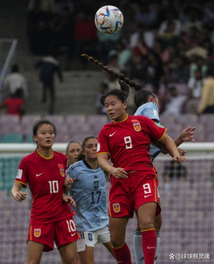 c7娱乐-挪威女足球员表现出色，助队夺冠(挪威女子足球队)